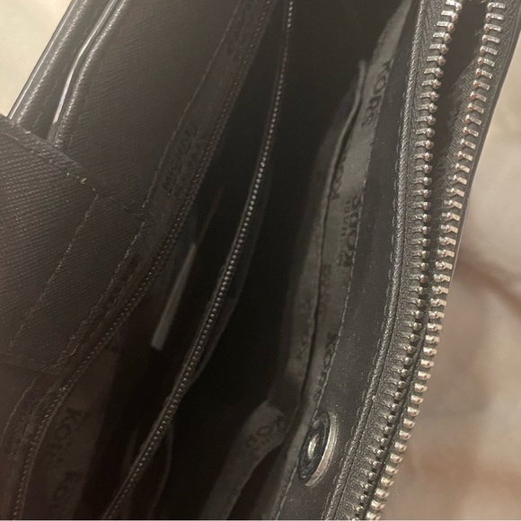 Michael Kors Kellen Satchel with magnetic closures and zipper - Picture 3 of 8